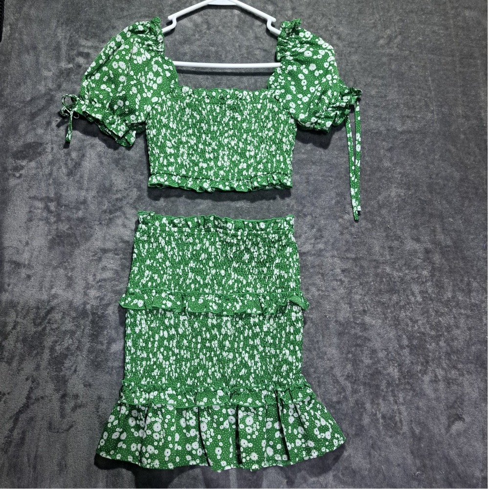 Princess Polly Green Floral Smocked Two Piece Set Crop Top Mini Skirt Size 2